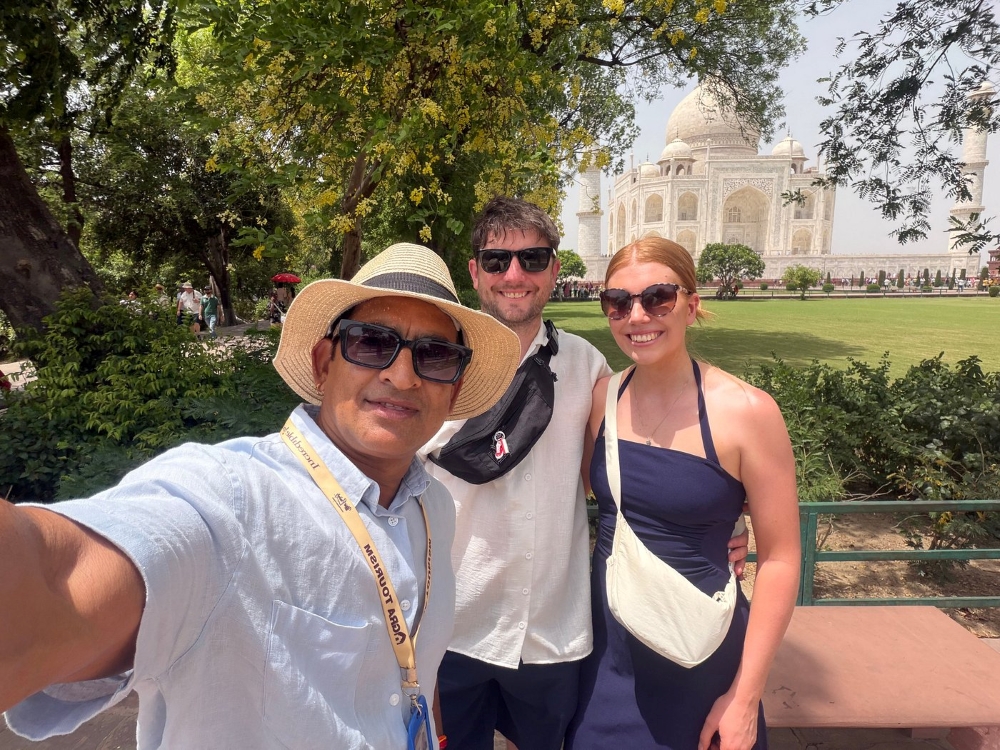 Taj Mahal Sunrise tour by car from Delhi