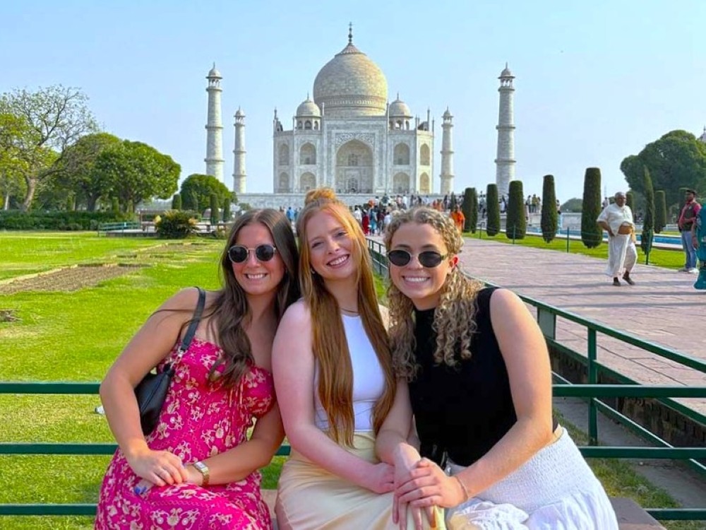 Taj Mahal Same day tour by express train